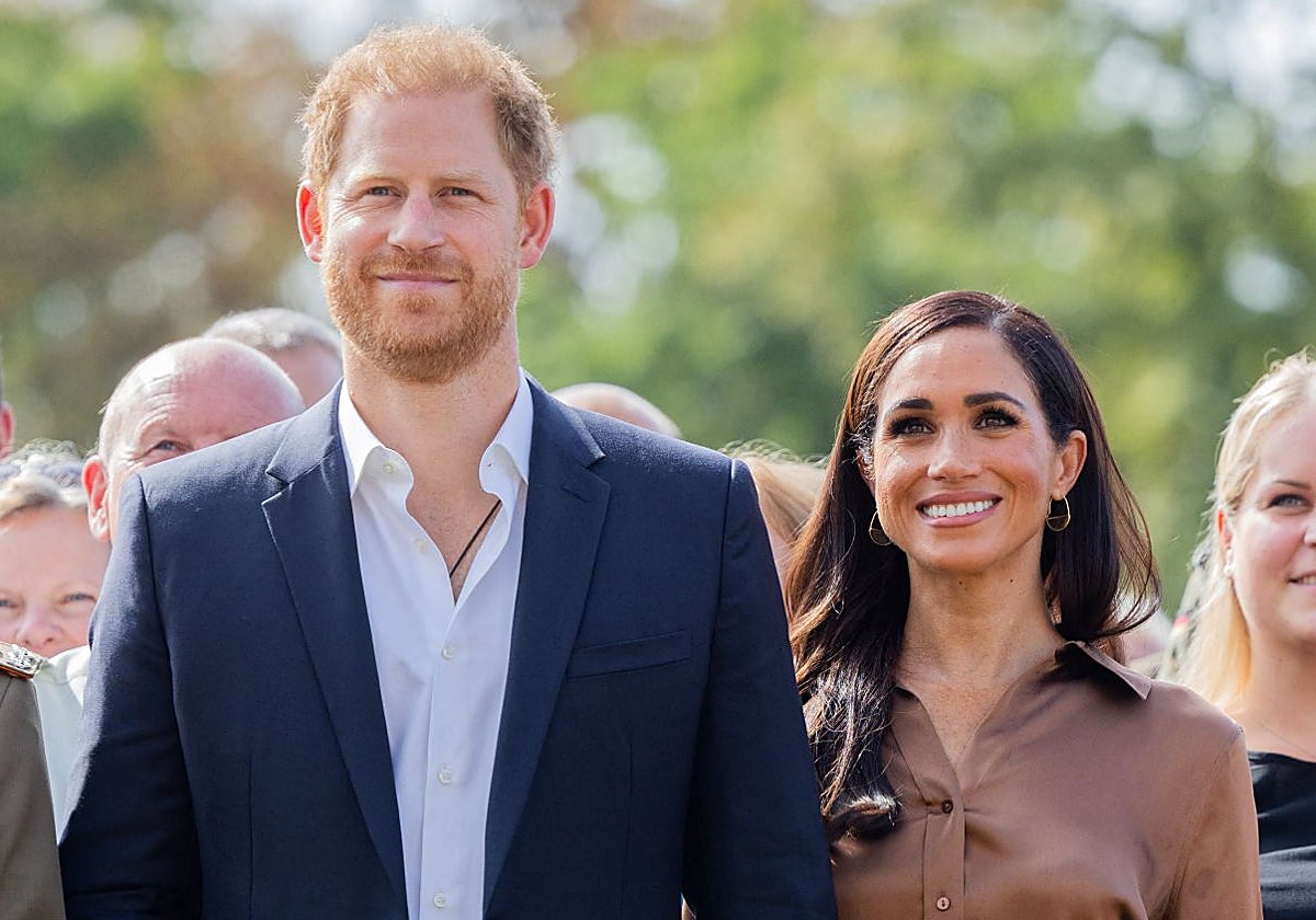 El enfrentamiento entre los Duques de Sussex y la prensa escribe otro capítulo: un juicio y las críticas de exempleados