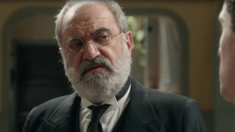 El actor Joaquín Climent encarna a Rómulo Baeza, el mayordomo jefe de 'La Promesa'