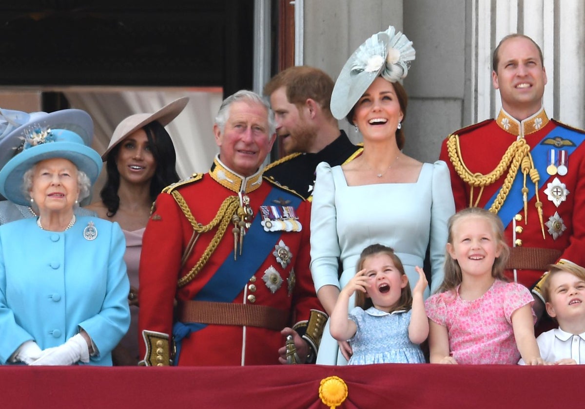 Oscuros y absurdos secretos de Palacio: el nuevo libro que la Casa Real británica no quiere que leas