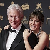 Richard Gere y Alejandra Silva pasean (y enseñan) su amor en el paraíso de Las Maldivas