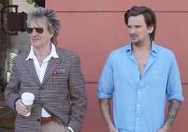 El hijo de Rod Stewart ingresa en una clínica de rehabilitación por su adicción a las drogas