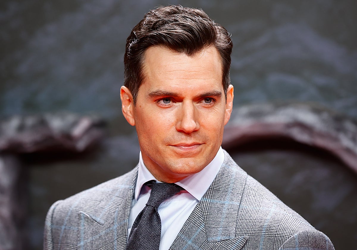 Henry Cavill visita Galicia y se interesa por la compra de vacas rubias