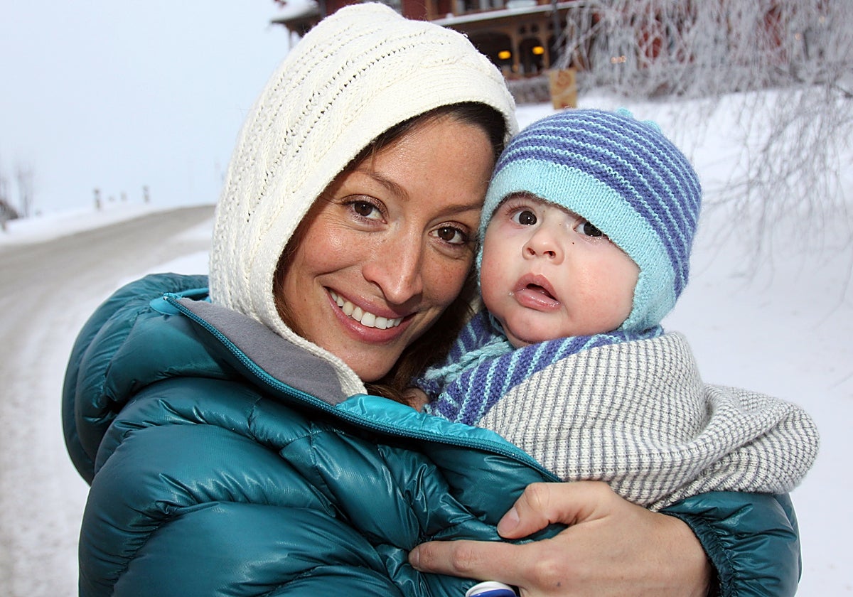 Rebecca Loos, con uno de sus hijos en una imagen de archivo.