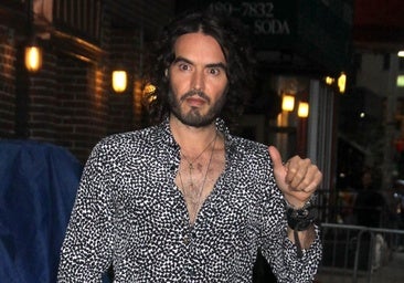 La Fiscalía autoriza acusar al actor Russell Brand de varios delitos de violación y agresión sexual en Reino Unido