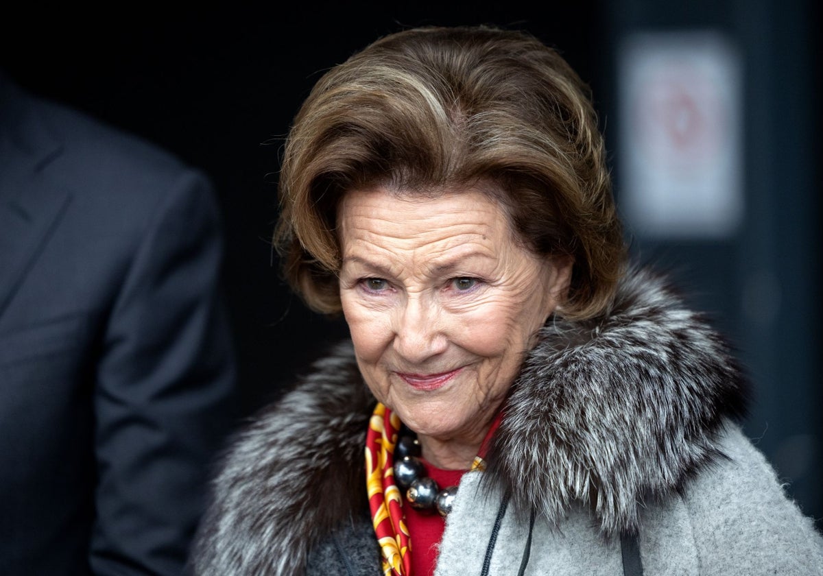 Crece la preocupación por el estado de salud de la Reina Sonia de Noruega tras ser trasladada de urgencia al hospital