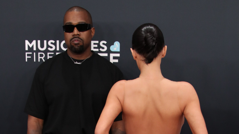 Kanye West confiesa que tuvo una relación incestuosa con su primo durante su infancia