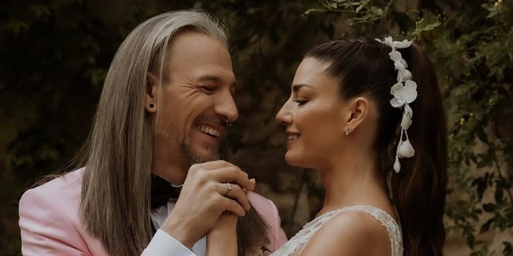 Laura Moure, azafata de 'La Ruleta de la Suerte', se casa con su pareja tras 23 años de relación