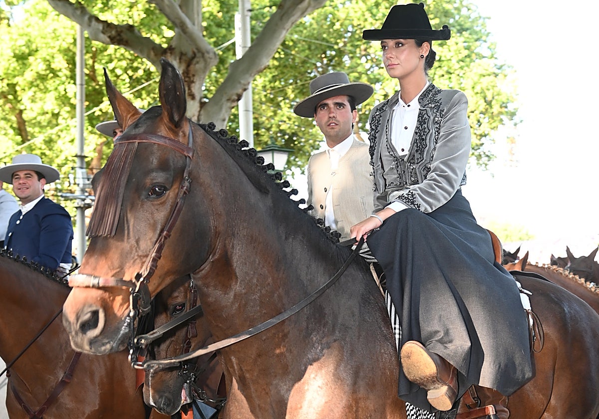 «Parte de los hombres de mi vida»: Victoria Federica y su círculo más íntimo en la Feria de Sevilla
