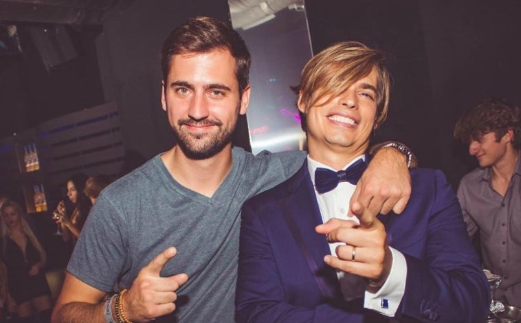 Imagen principal - Famosos asistiendo a la discoteca