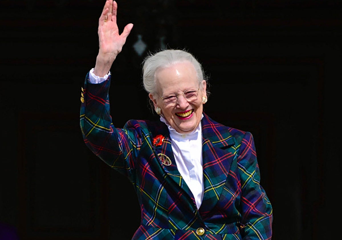 La Reina Margarita, el 16 de abril, saludando al pueblo noruego.