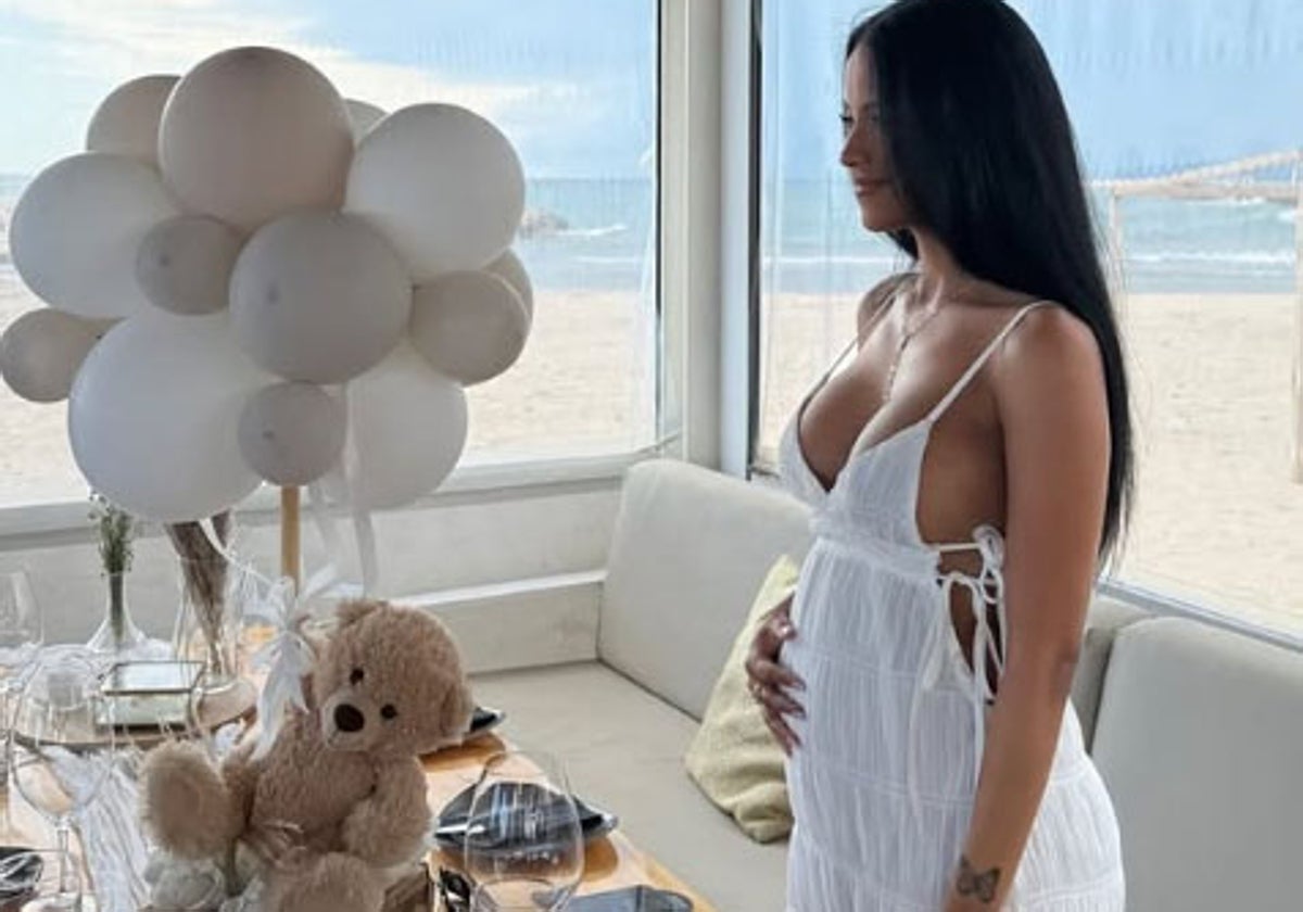 Jeimy Báez, en una imagen de sus redes sociales mostrando su embarazo.