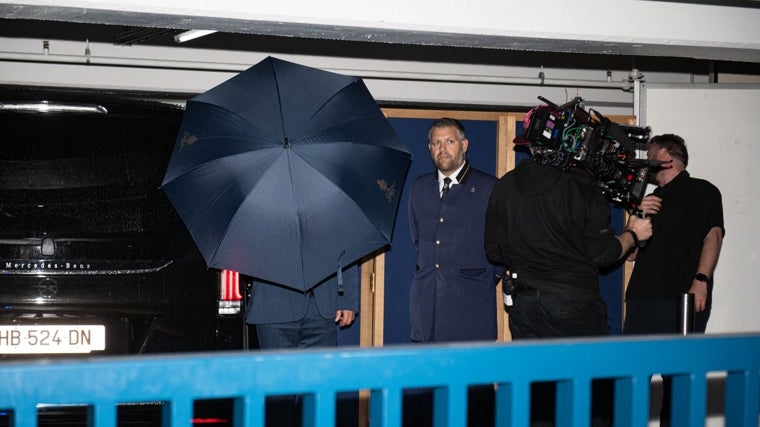 Kim Kardashian upon arrival in Paris