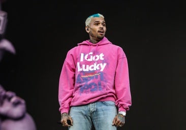 Chris Brown permanecerá detenido: la jueza considera su caso «demasiado serio»
