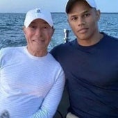 El magnate de la música David Geffen, de 82 años, se divorcia del bailarín David Armstrong, de 32, tras dos años casados