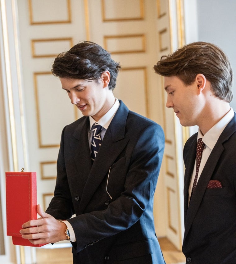 Nicolás y Félix aprecian su Gran Cruz de la Orden de Dannebrog