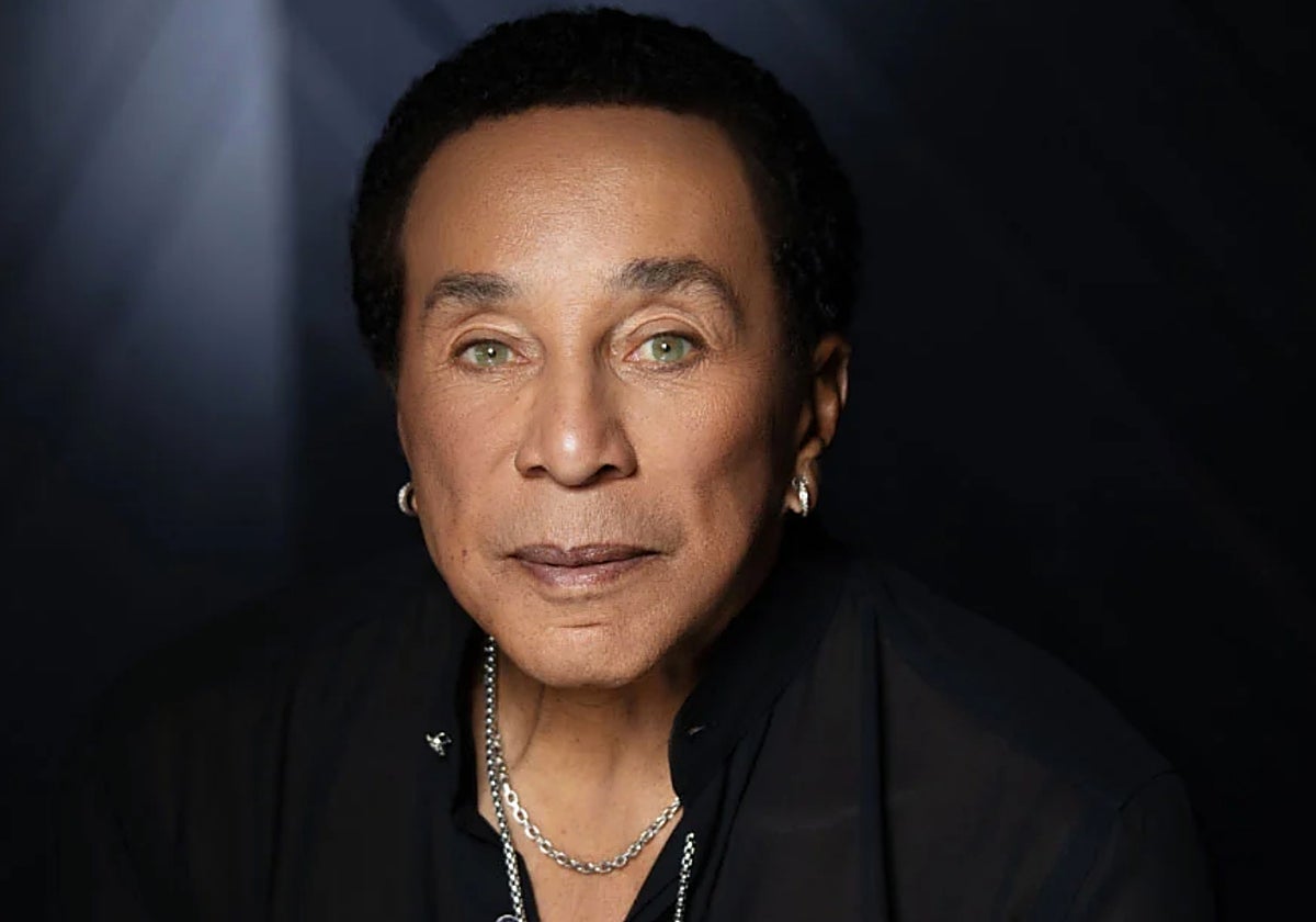El compositor y cantante Smokey Robinson