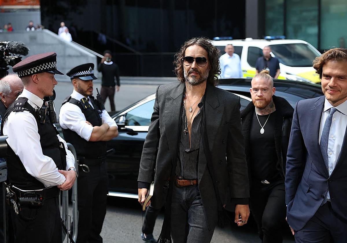 Russell Brand a su llegada a los tribunales de Londres