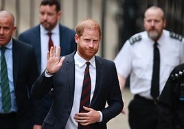 El Príncipe Harry preguntó si podía cambiar su apellido por Spencer, el de su madre