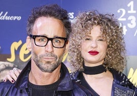 Sheila Casas y Álvaro Muñoz Escassi son estrellas: relación superviviente, lágrimas y amor ante las cámaras