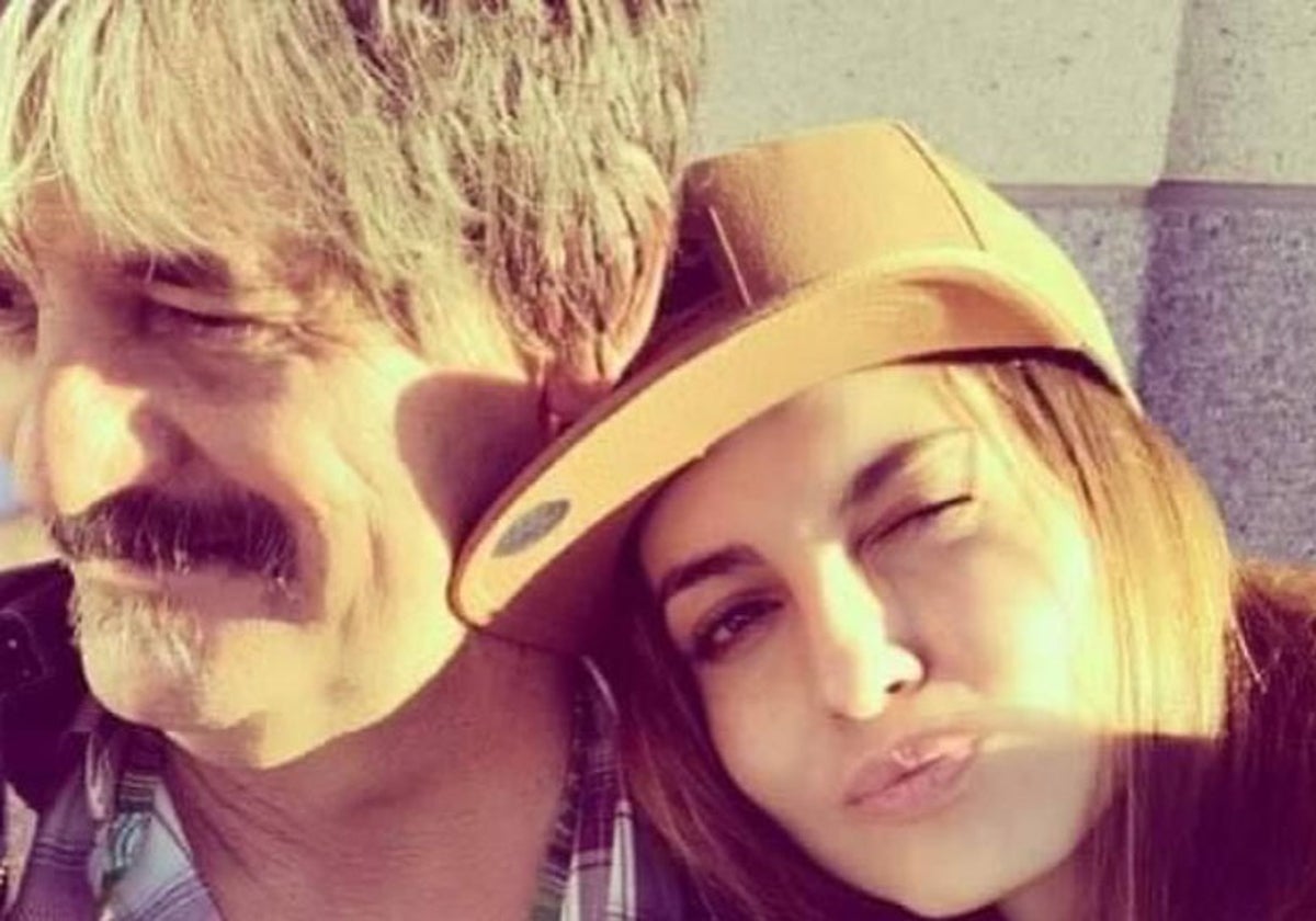 Ariadne Artiles, con su padre en una imagen de sus redes sociales.