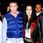 El hijo de Cher sale del hospital días después de ser ingresado por «comportamiento errático»