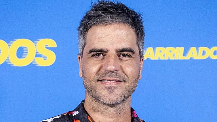 La vida personal de Ernesto Sevilla: sus exnovias famosas, su hermana melliza y la carrera que dejó por la comedia