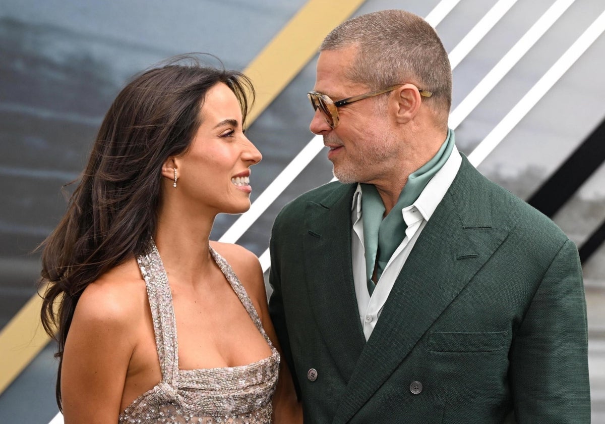 Inés de Ramón y Brad Pitt, en Londres durante el estreno de 'F1'.
