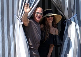 Todo sobre la boda (no tan privada) de Jeff Bezos y Lauren Sanchez: un coro góspel, pantuflas de regalo y el mareo de Tommy Hilfiger