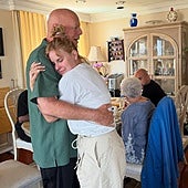 La hija de Bruce Willis responde a las críticas por mostrar a su padre: «Sé lo que él representa para todos»