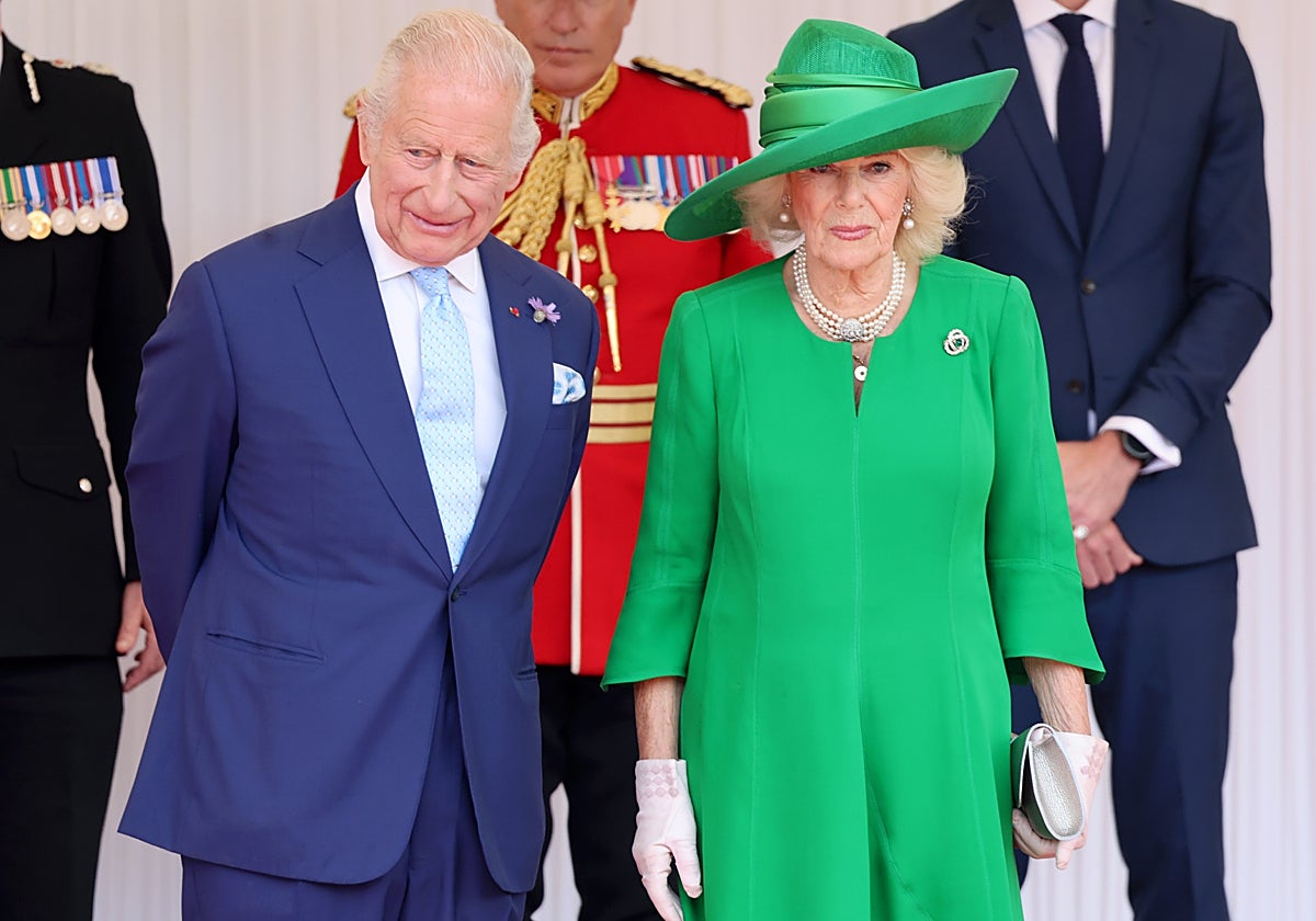 ¿Preocupación por Carlos III? Un vaso roto en el ojo desata especulaciones sobre su salud