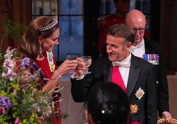 El gesto de Macron a Kate Middleton se hace viral: «Extremadamente maleducado»