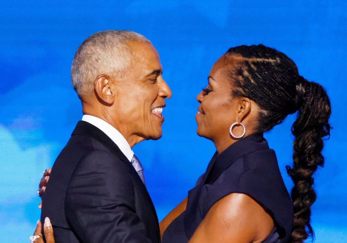 https://s2.abcstatics.com/abc/www/multimedia/gente/2025/07/17/barack-michelle-podcast-RPe4N42q3xlwRtEqnt9OSPL-1200x840@diario_abc.jpg