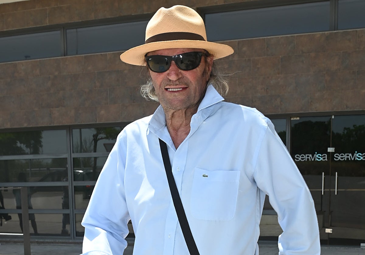 Amador Mohedano, en el entierro de Michu.