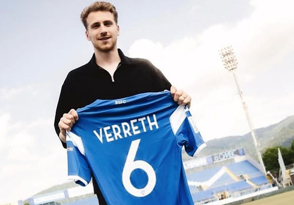 El futbolista belga Matthisas Verreth, con la camiseta de su equipo.