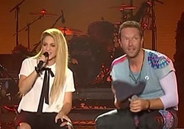 Chris Martin aparca la 'kiss cam' para compartir un momento más íntimo con Shakira: «Gracias por el guiño»