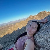 Encuentran a la influencer Hannah Moody muerta y en estado de descomposición por «exposición al calor»