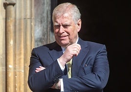 El Príncipe Andrés, de nuevo bajo el foco: un nuevo libro enlaza orgías, Epstein y hasta un puñetazo de Harry