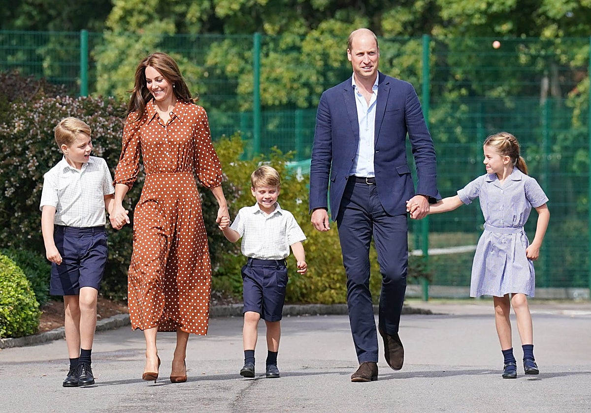 Los Príncipes de Gales y sus tres hijos, George, Charlotte y Louis