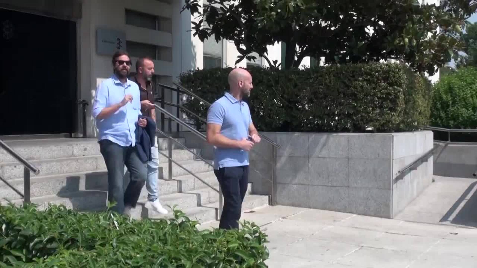 Gonzalo Miró aclara con humor sus imágenes con Andrea Levy