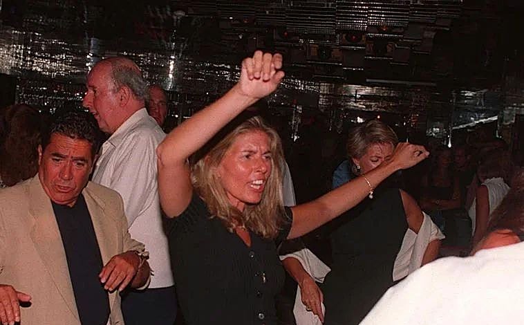 Imagen principal - Marta Chávarri y Alberto Cortina: una historia de cuernos, acoso mediático y un sonado divorcio