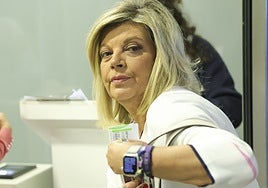 Las curiosas supersticiones y rituales de Terelu Campos: ruegos a la luna, Avemarías, de rojo en los estrenos, rosas amarillas...