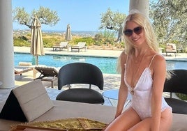 Claudia Schiffer celebra su 55 cumpleaños en Grecia