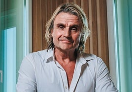 Nacho Cano, más allá de la música: su amistad con Ayuso, la relación actual con su hermano y su desconocida mansión en Ibiza