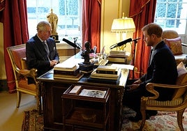 Un encuentro de 55 minutos entre el Rey Carlos III y el Príncipe Harry marca su primer cara a cara en 18 meses