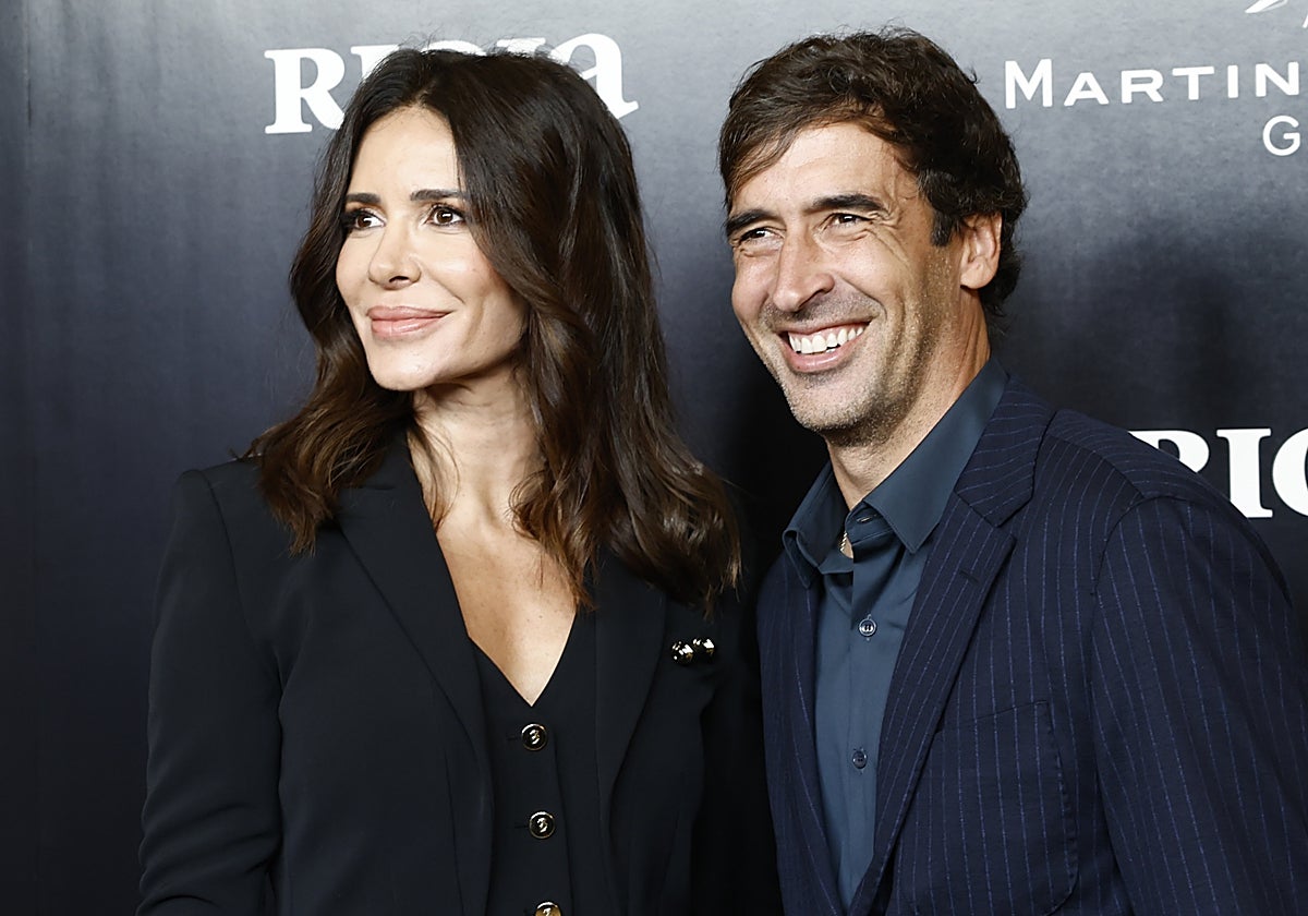 Raúl González junto a su mujer Mamen Sanz