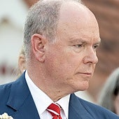 Alberto de Mónaco, evacuado de la Vuelta Ciclista de España tras las protestas