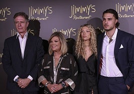 Terelu Campos celebra su 60 cumpleaños rodeada de familiares y amigos