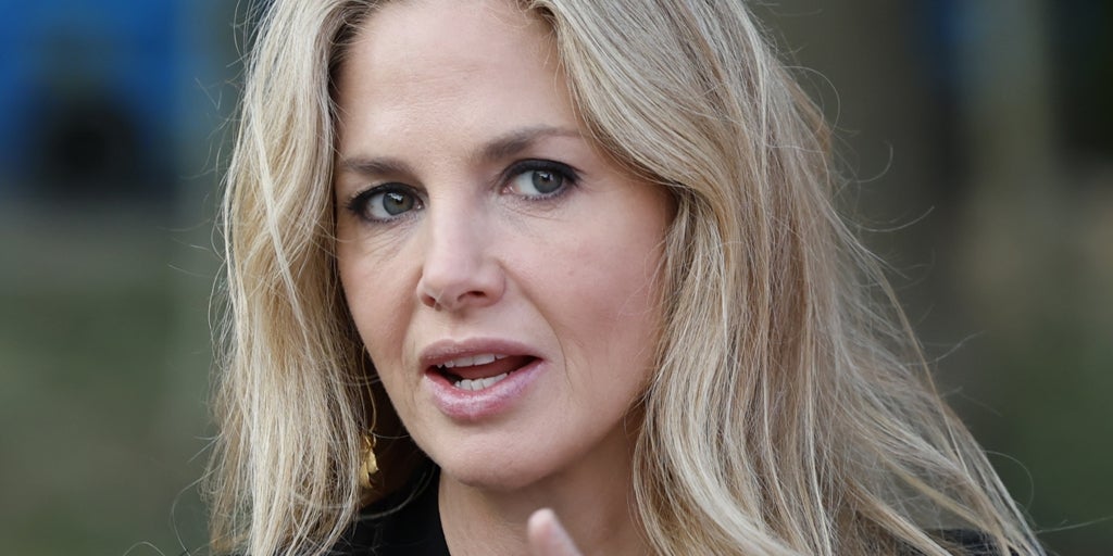 Genoveva Casanova 'exiliada' para no dinamitar la boda de Cayetano Martínez de Irujo