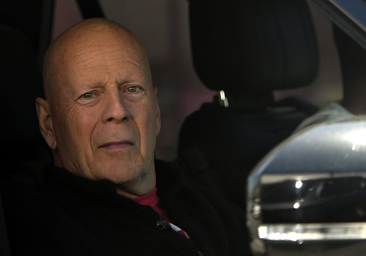 Bruce Willis reaparece sonriente junto a sus hijas en medio de su lucha contra su enfermedad