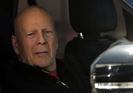 Bruce Willis reaparece sonriente junto a sus hijas en medio de su lucha contra su enfermedad